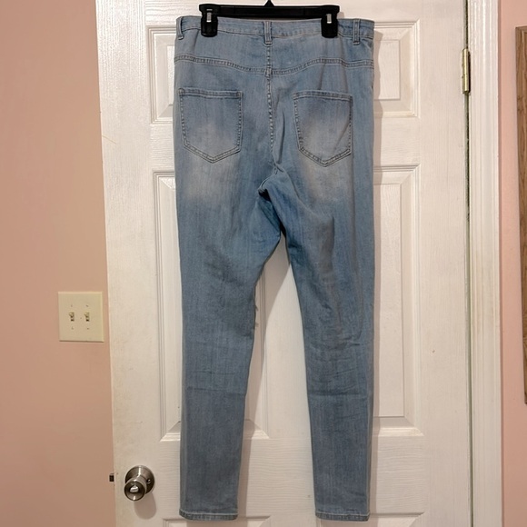 Fashion Nova distressed skinny blue jeans denim Women’s Size 14 Plus - Picture 2 of 7